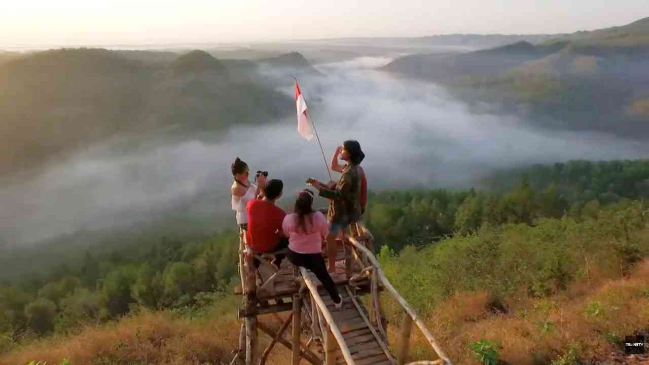 
					Destinasi Wisata di Yogyakarta dengan Fenomena Samudra Awan
					