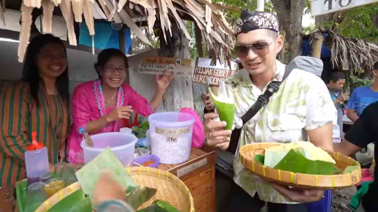 
					Belanja di Pasar Lidah Ndonowati Surabya, Wajib Pakai Uang Kepeng
					