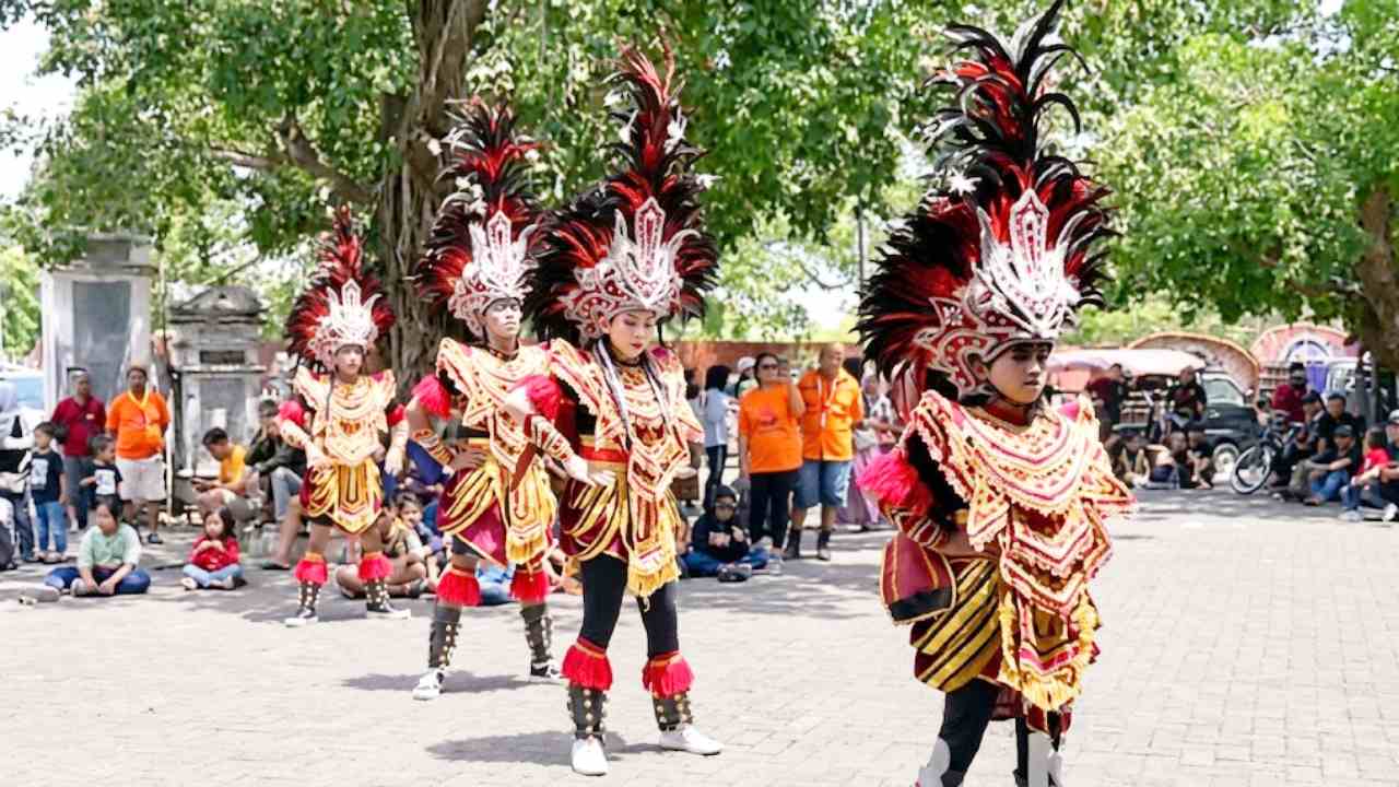 
					Wisata Budaya Keraton Surakarta, Menyelami Warisan Mataram yang Masih Hidup
					