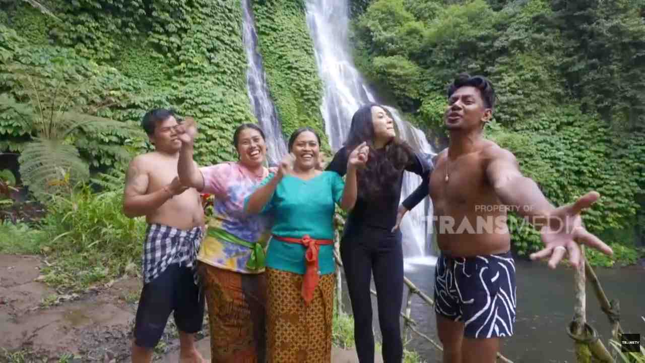 
					Bukan Cuma Pantai, Air Terjun Banyumala Buktikan Sisi Magis Bali di Sisi Lain
					