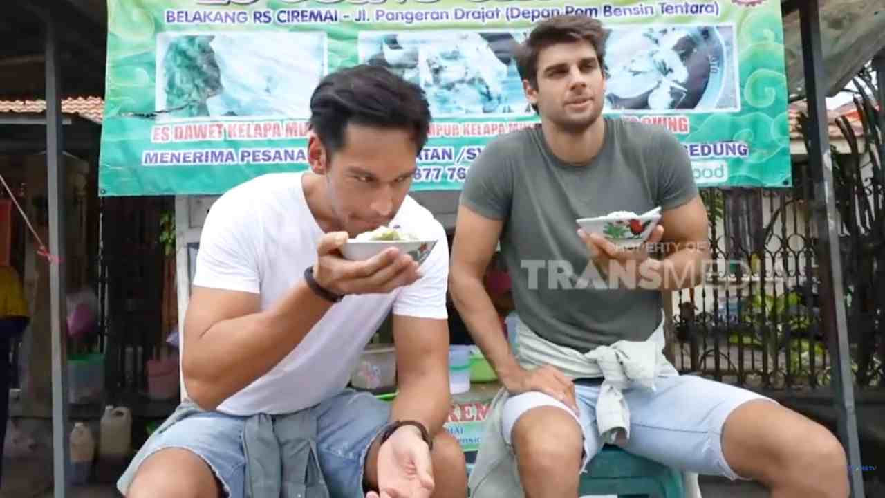 
					Es Cuing Khas Cirebon, Minuman Segar dengan Jeli dan Santan yang Melegenda
					