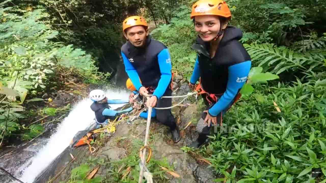 Destinasi Wisata Populer : 
					Rasakan Sensasi Water Rappelling di Air Terjun Maboya Canyon, Bali
					