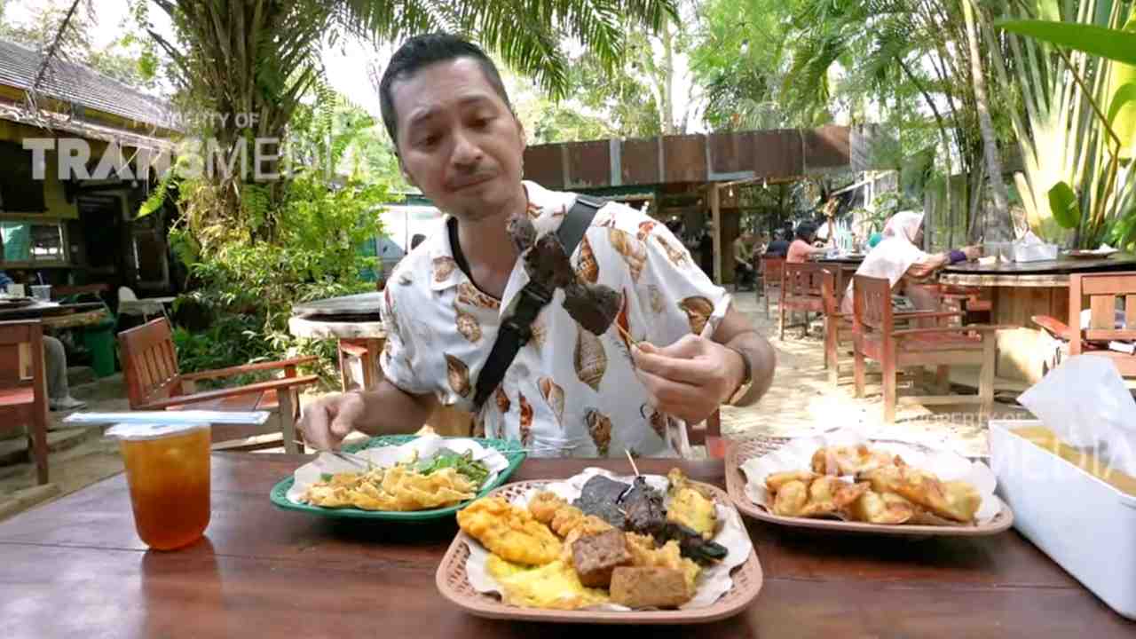 Destinasi Wisata Populer : 
					Bukan Cuma di Pulau Jawa, Makan Nasi Pecel di Balikpapan Enak, lho!
					