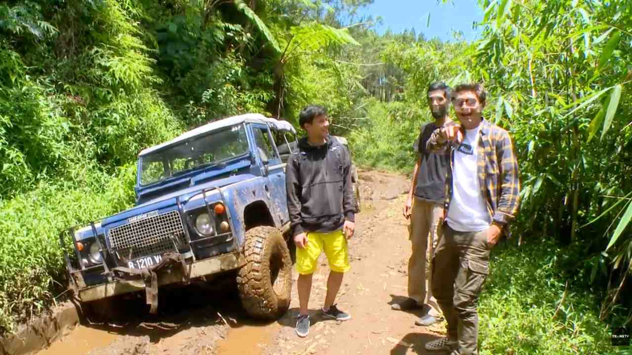 
					Sensasi Off Road di Hutan Pinus Gunung Putri Lembang
					