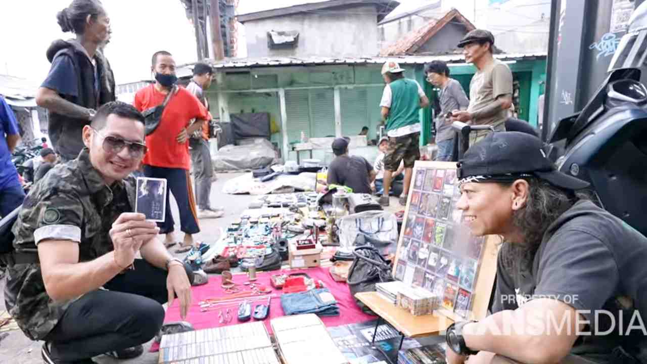 
					Pasar Loak Kebayoran Lama, Museum Hidup di Bawah Jembatan Layang
					