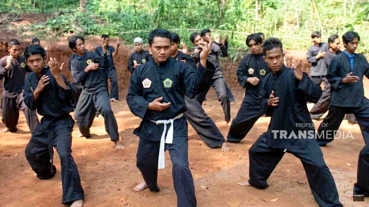 
					Pencak Silat Cianjur, Jangkar Kebudayaan yang Merangkul Generasi Muda
					