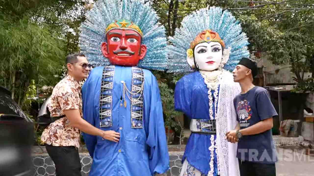 
					Pengrajin Ondel-ondel Betawi, Penjaga Warisan Budaya di Tengah Modernitas
					