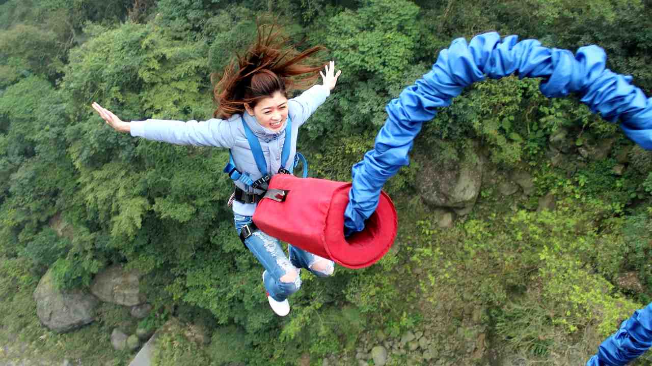 Mau Coba Bungee Jumping? Perhatikan Dulu yang Ini!