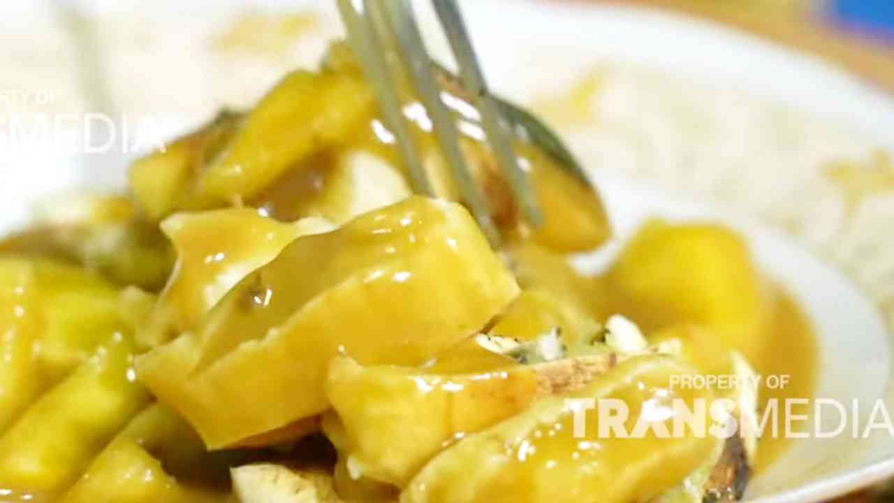 
					Renyah Lembut Pisang Gapit, Camilan Tradisional Berkuah Legit
					