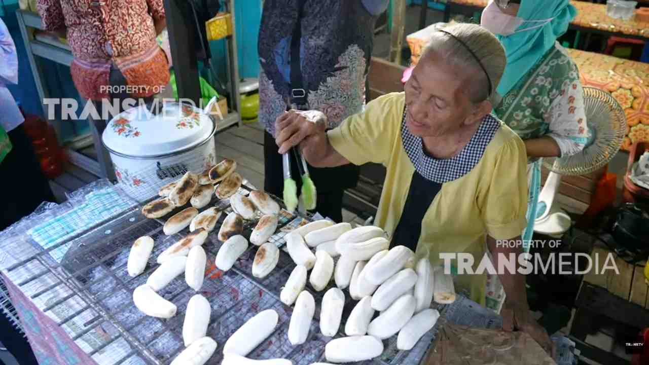 Rekomendasi Liburan Seru : 
					Renyah Lembut Pisang Gapit, Camilan Tradisional Berkuah Legit
					