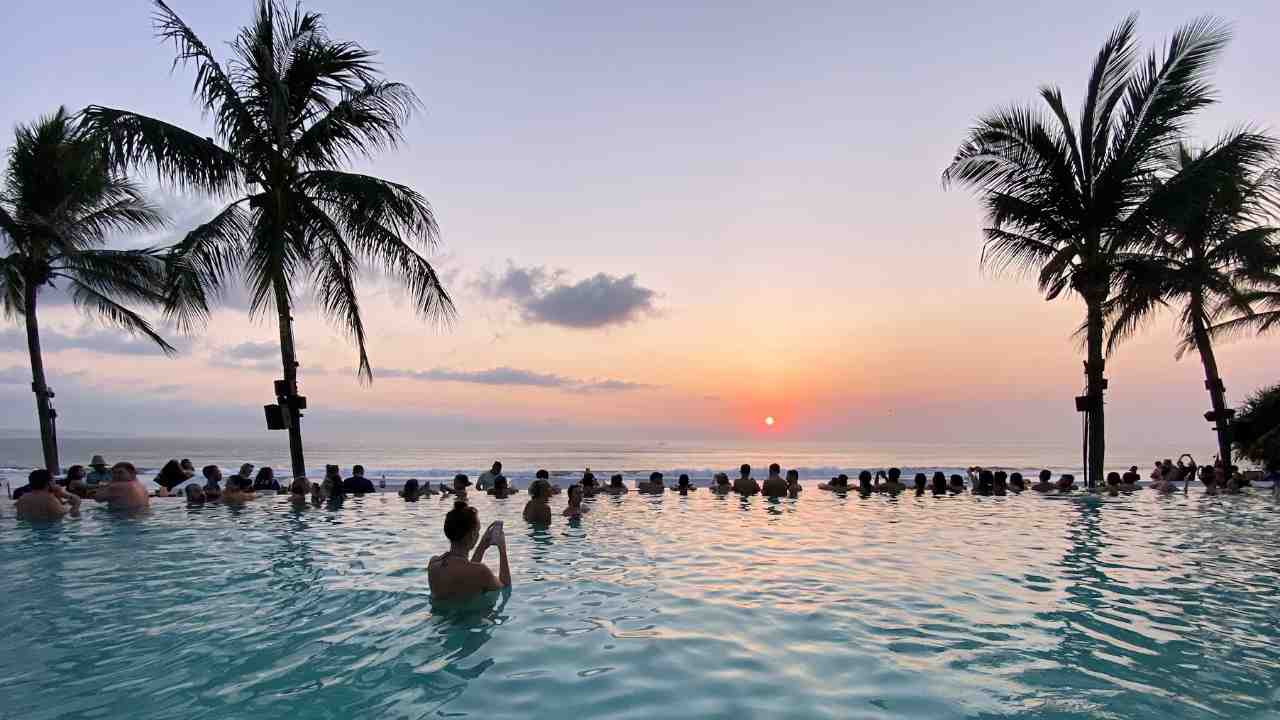 Tips Memilih Resort untuk Pool Party yang Meriah dan Berkesan