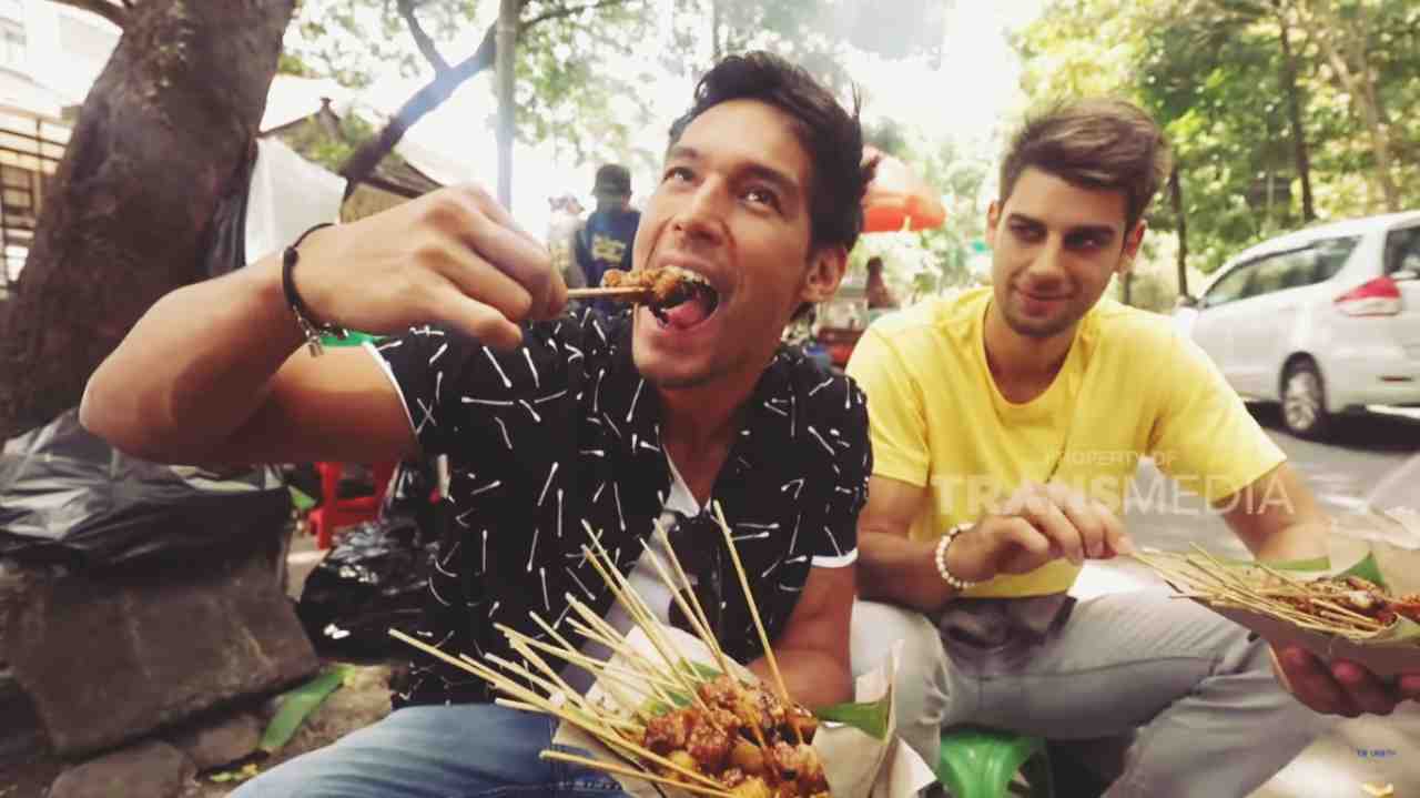 
					Menyantap Sate Jando Gasibu Memang Mantap Sekali, ya!
					