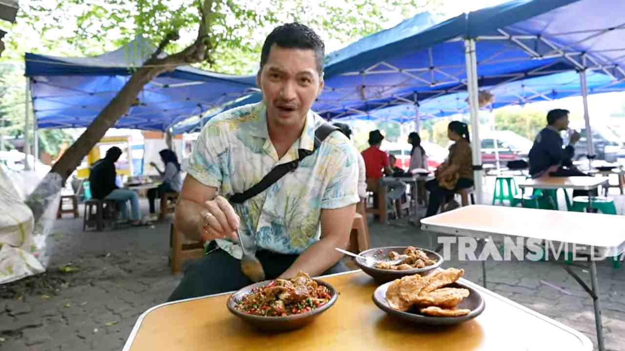 
					Uji Nyali ala Tahu Gejrot Kebayoran Lama, Camilan Pedas yang Bikin Ketagihan
					