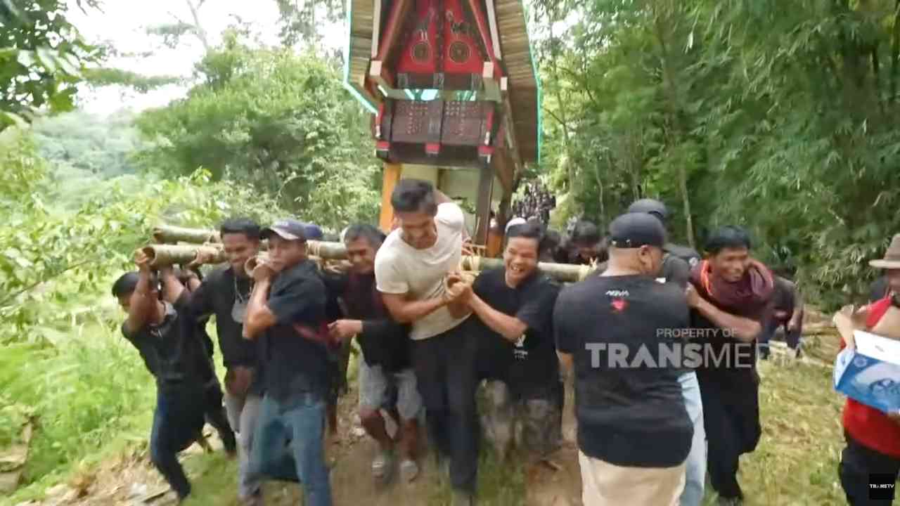Panduan Wisata Hemat dan Menarik : 
					Upacara Rambu Solo, Ritual Kematian yang Jadi Perayaan Besar di Toraja
					