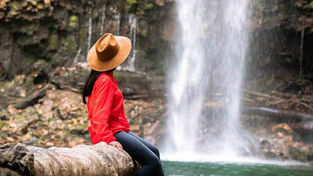 Aman dan Nyaman Berwisata ke Air Terjun Menikmati Kesegaran Alam